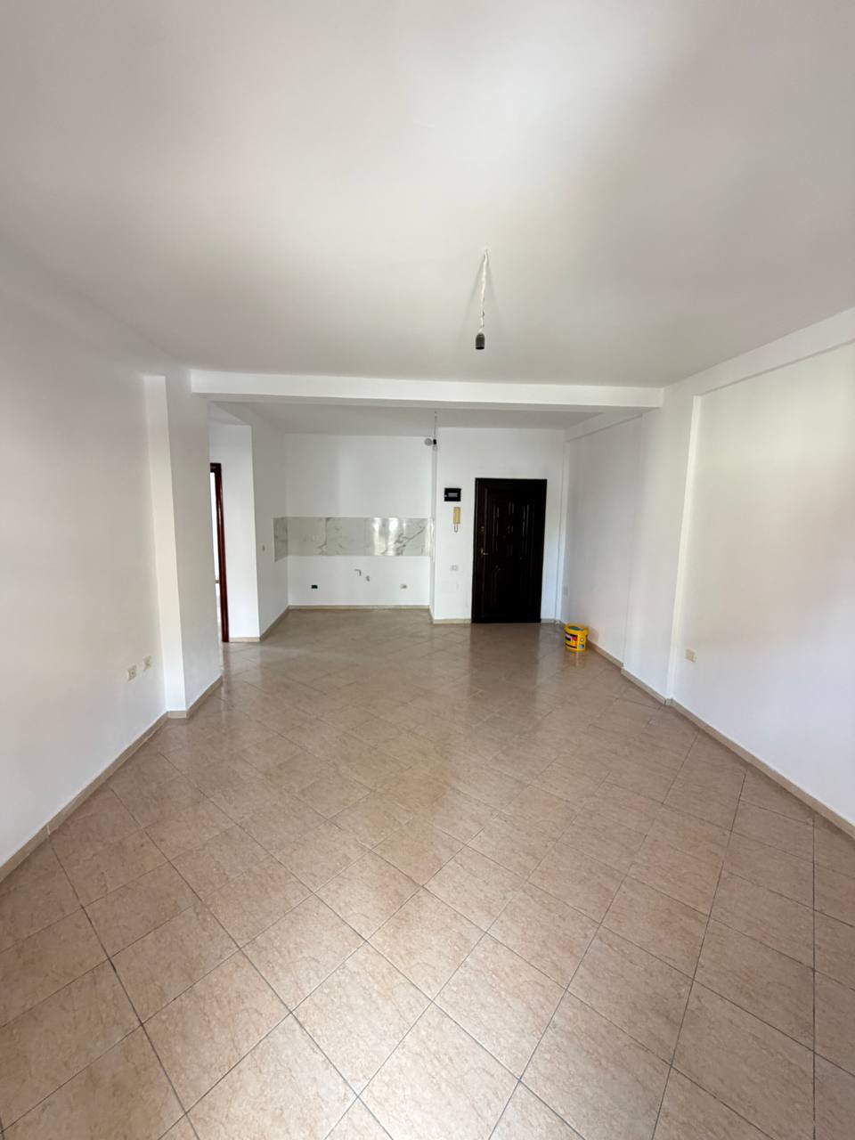 Apartament 2+1& garazh, në Plazh, Durrës.