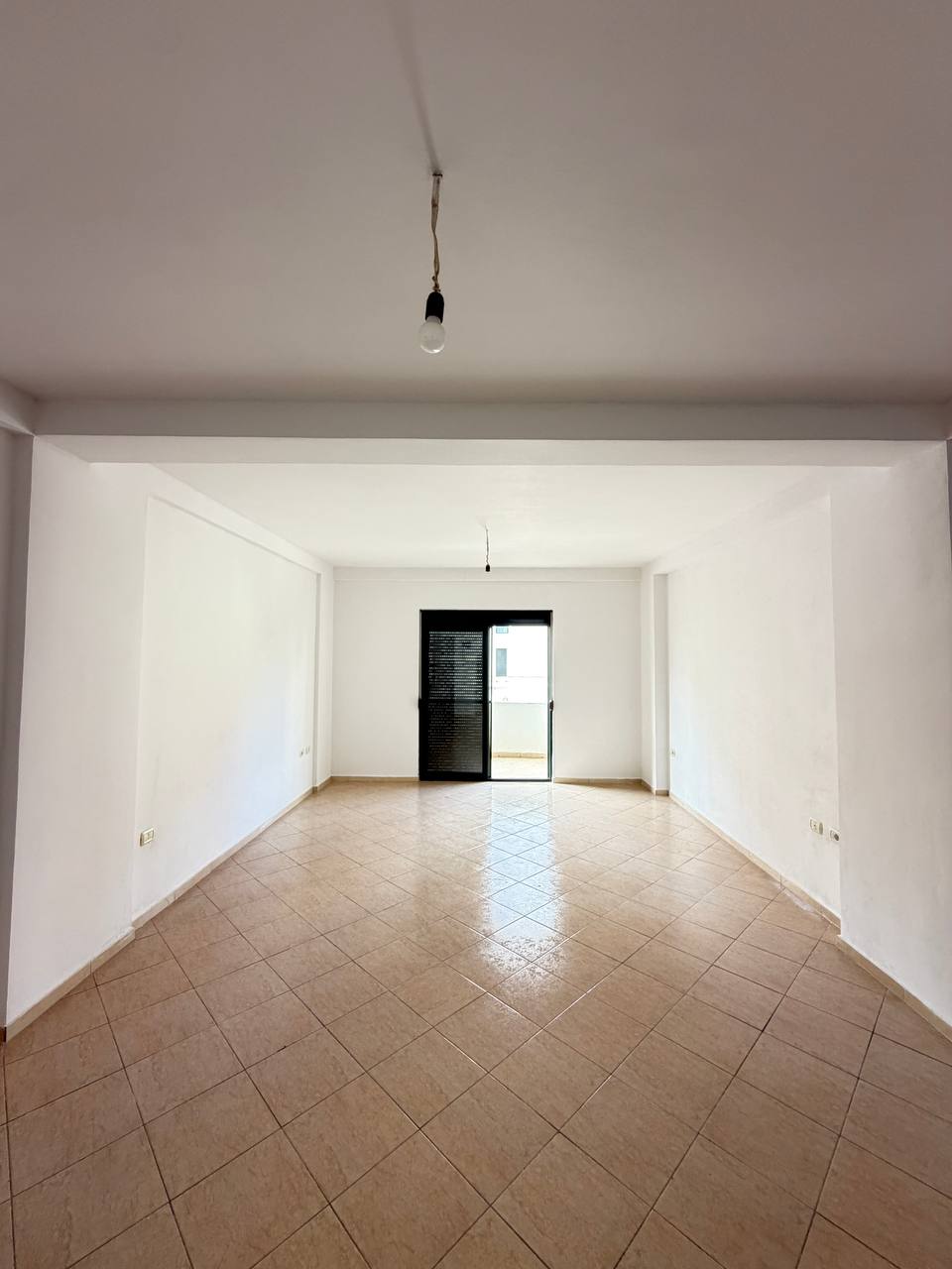 Apartament 2+1& garazh, në Plazh, Durrës.
