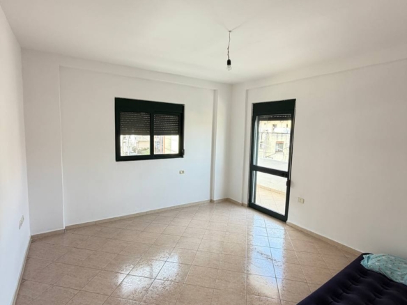 Apartament 2+1& garazh, në Plazh, Durrës.