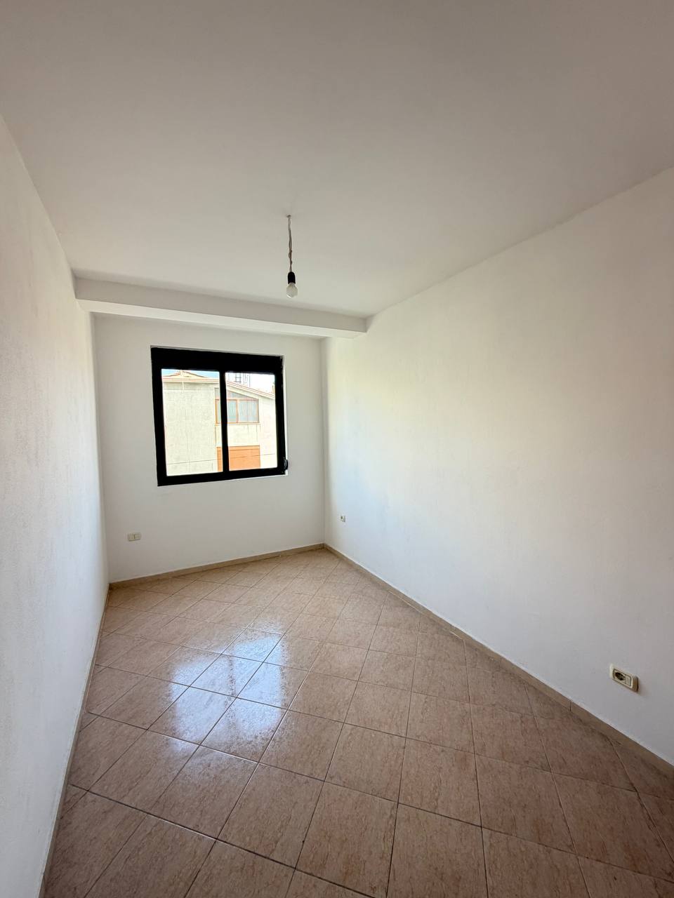 Apartament 2+1& garazh, në Plazh, Durrës.