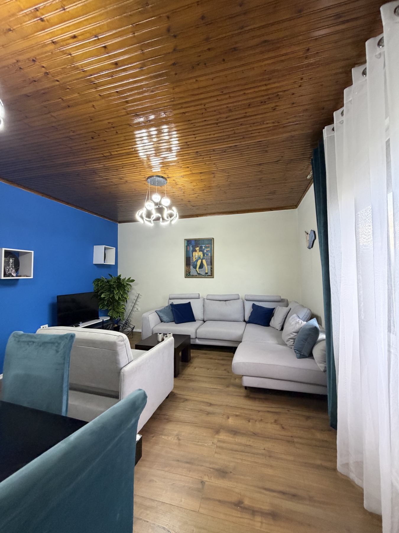 Apartament 1+1 për qera, përballë Taiwan, Tiranë.