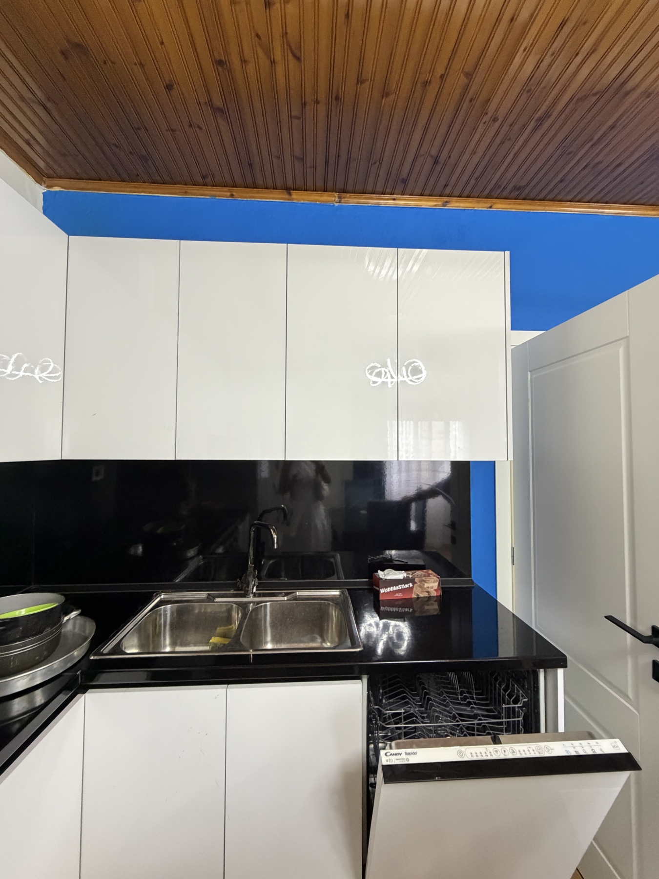 Apartament 1+1 për qera, përballë Taiwan, Tiranë.