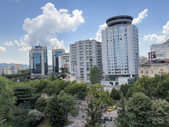Apartament 1+1 për qera, përballë Taiwan, Tiranë.