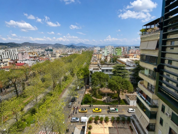 Apartament 3+1 për shitje, te Ish-Ekspozita, Tiranë.