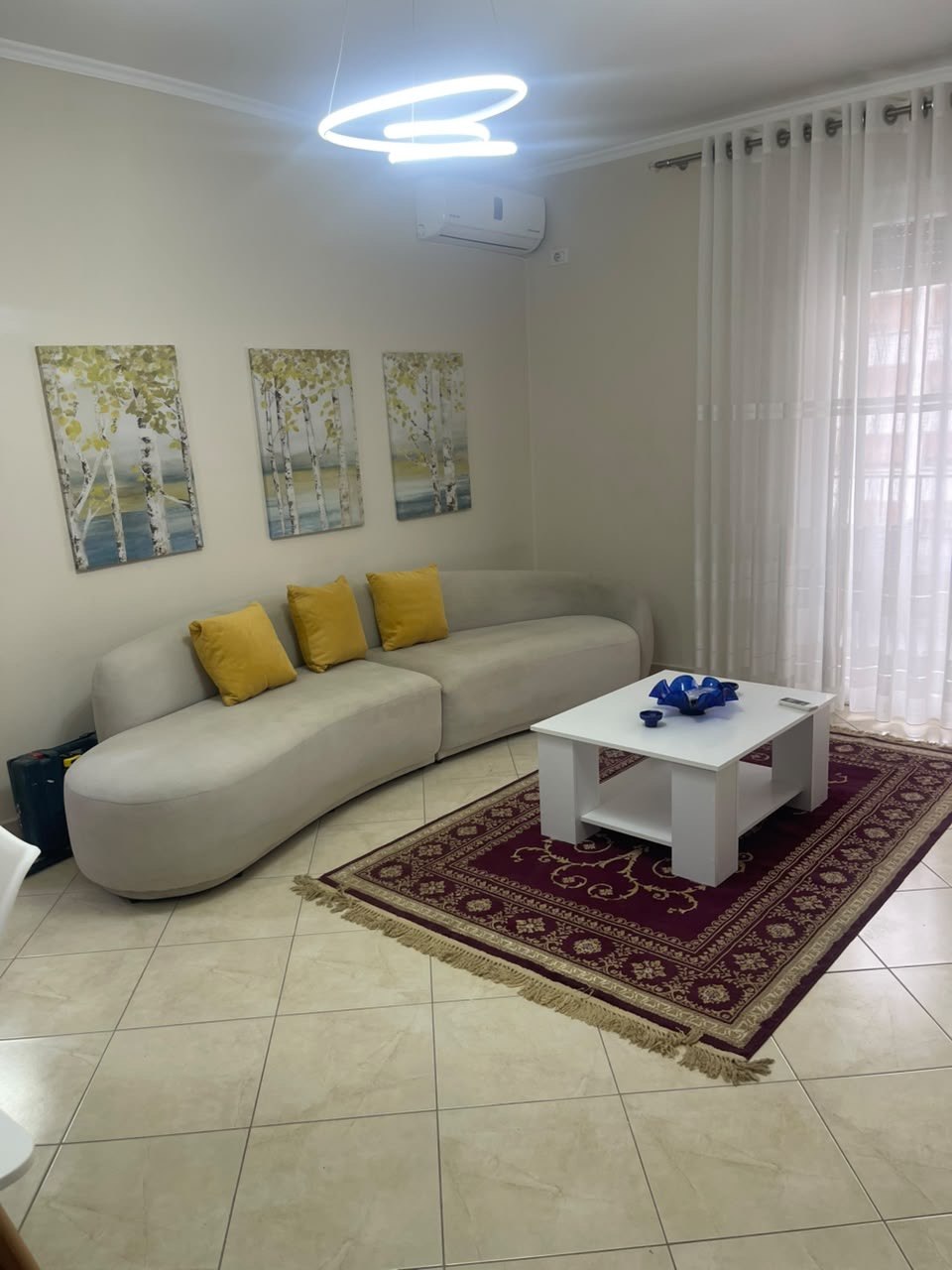 Jepet me qera apartament 1+1, pranë Fakuletit të Shkencave të Natyrës, Tiranë.