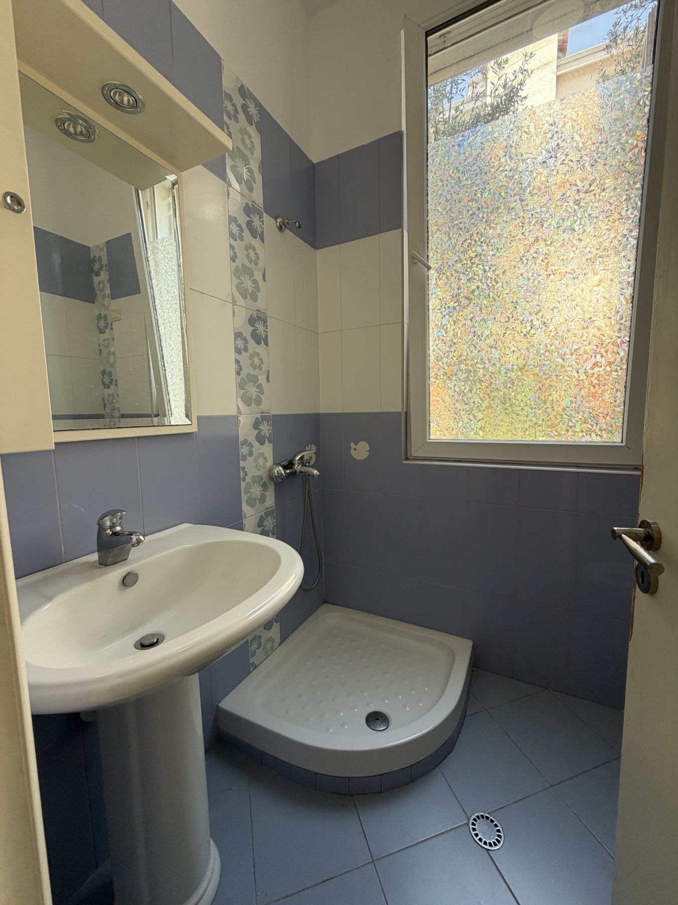 Apartament 3+1 për qera, te Kodra Diellit 1, Tiranë.