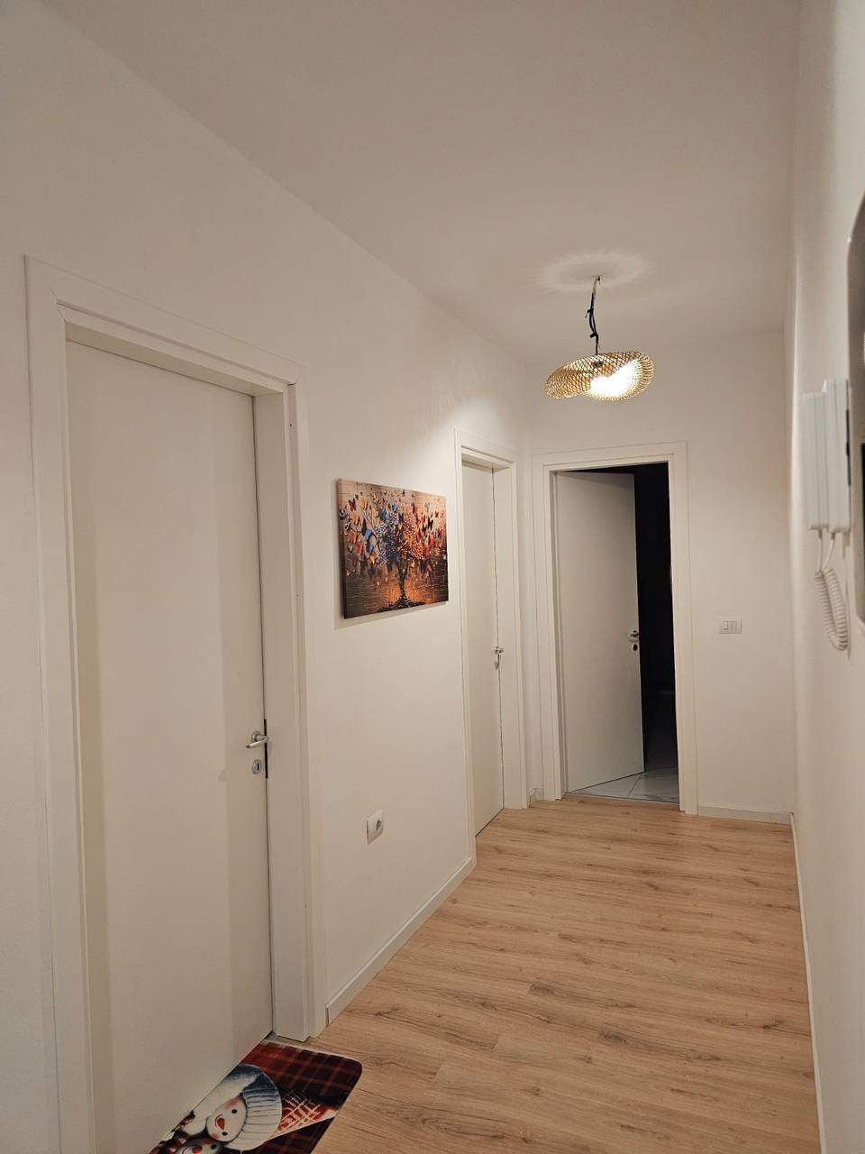 Apartament 2+1 për qera, pranë Kopshtit Zoologjik, Tiranë.