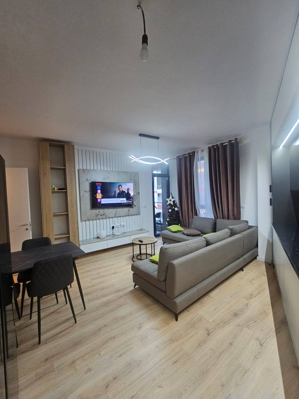 Apartament 2+1 për qera, pranë Kopshtit Zoologjik, Tiranë.