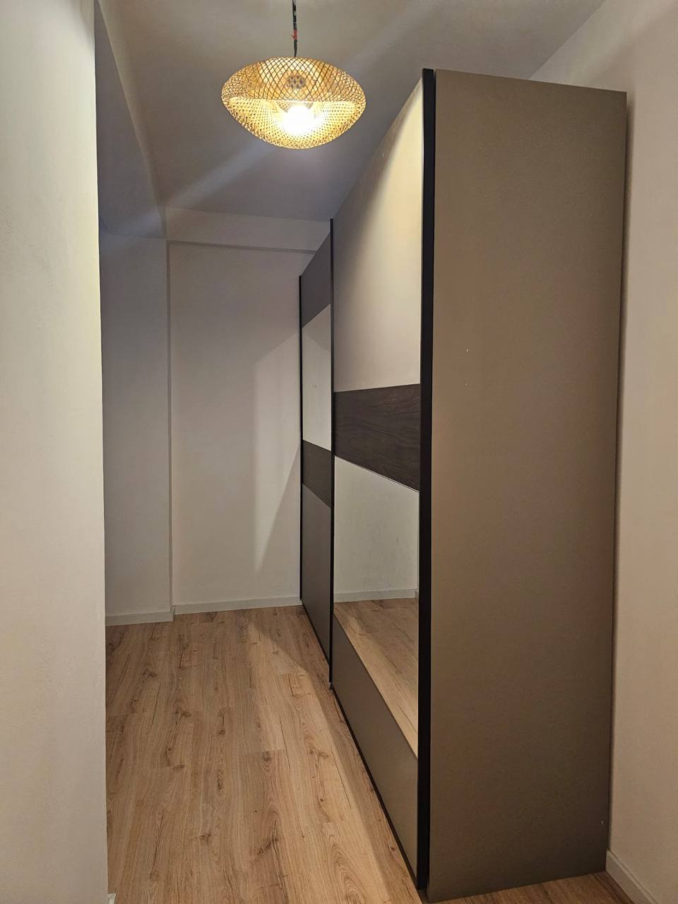 Apartament 2+1 për qera, pranë Kopshtit Zoologjik, Tiranë.