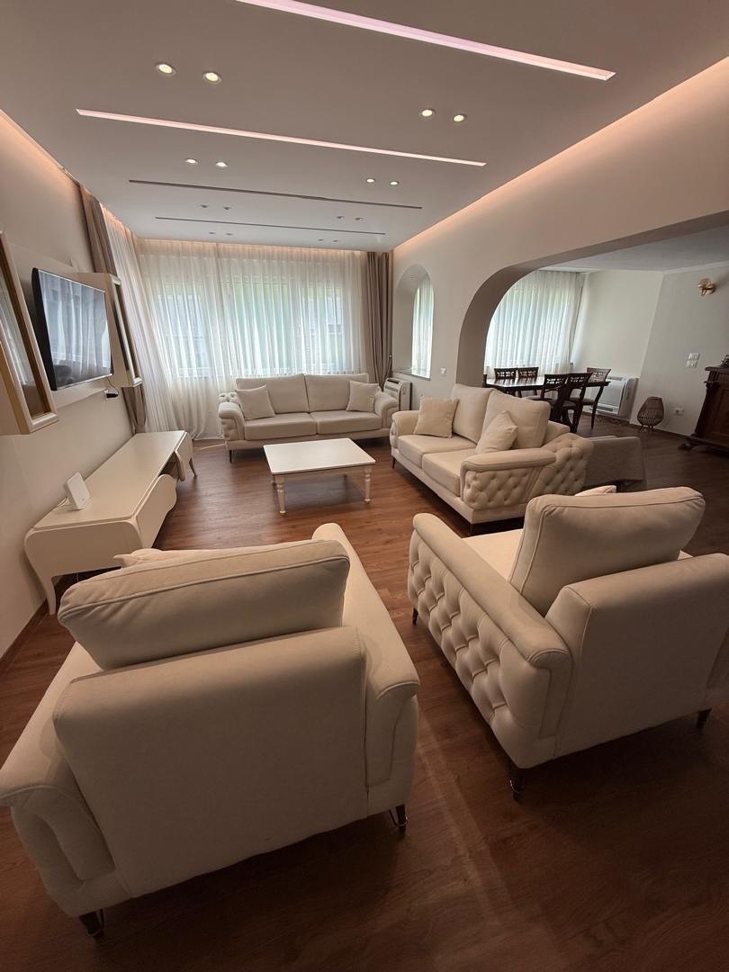 APARTAMENT 2+1 ME QERA, NË BLLOK, TIRANË. 