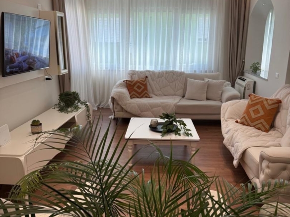 APARTAMENT 2+1 ME QERA, NË BLLOK, TIRANË. 