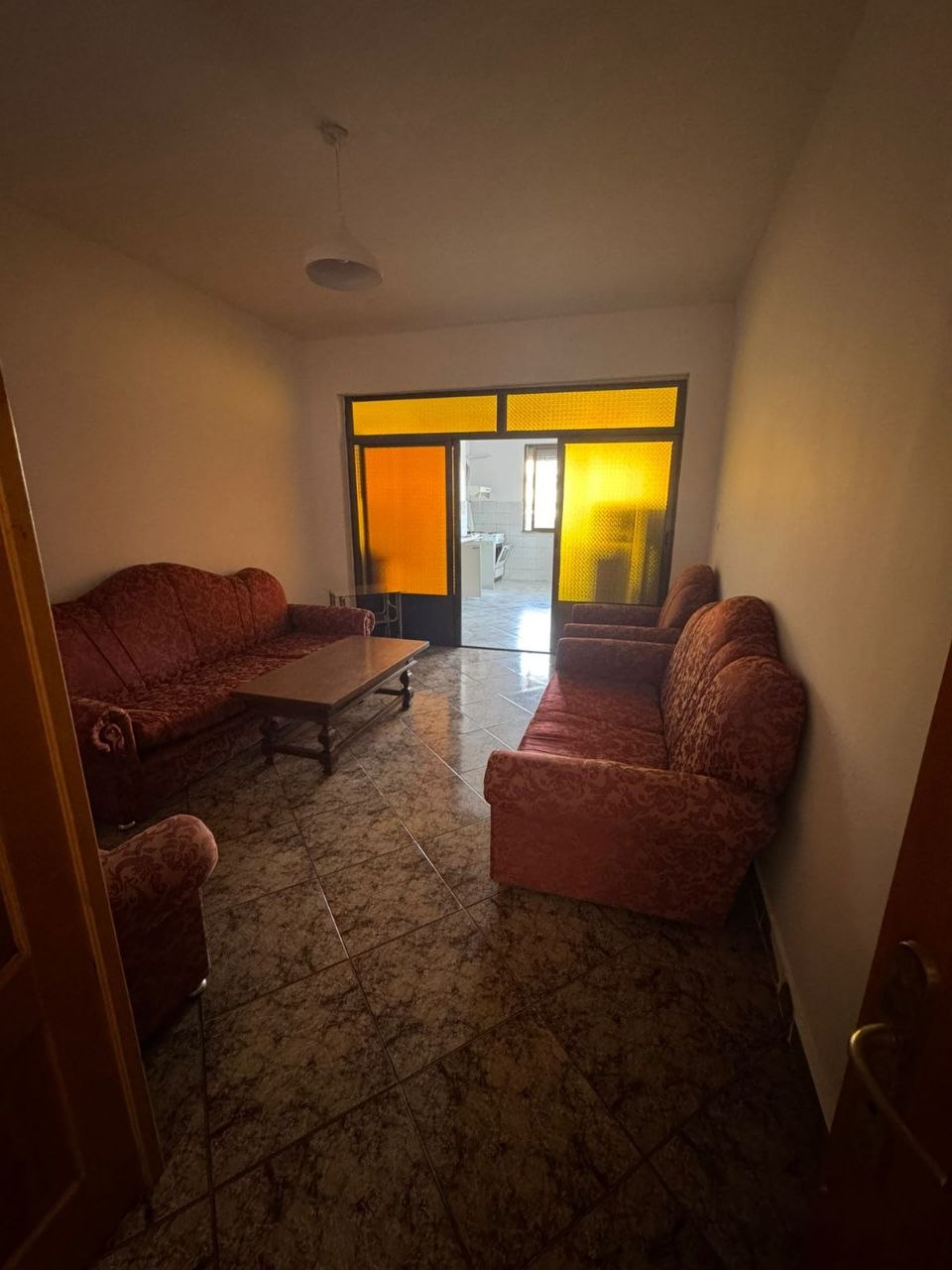 Apartament 1+1 për qera, pranë Stacionit të Trenit, Tiranë.