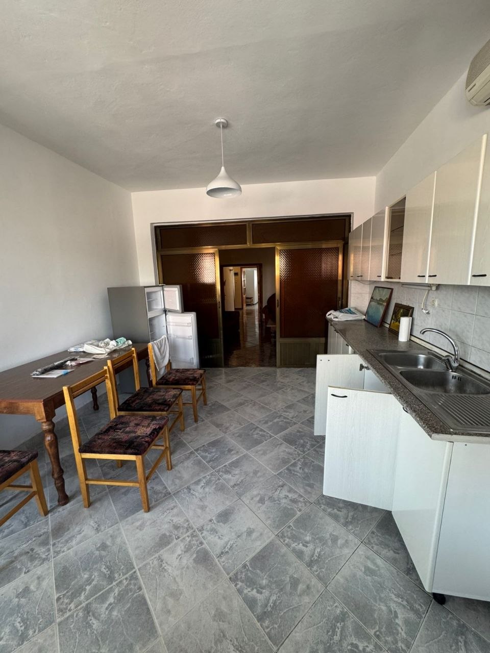 Apartament 1+1 për qera, pranë Stacionit të Trenit, Tiranë.