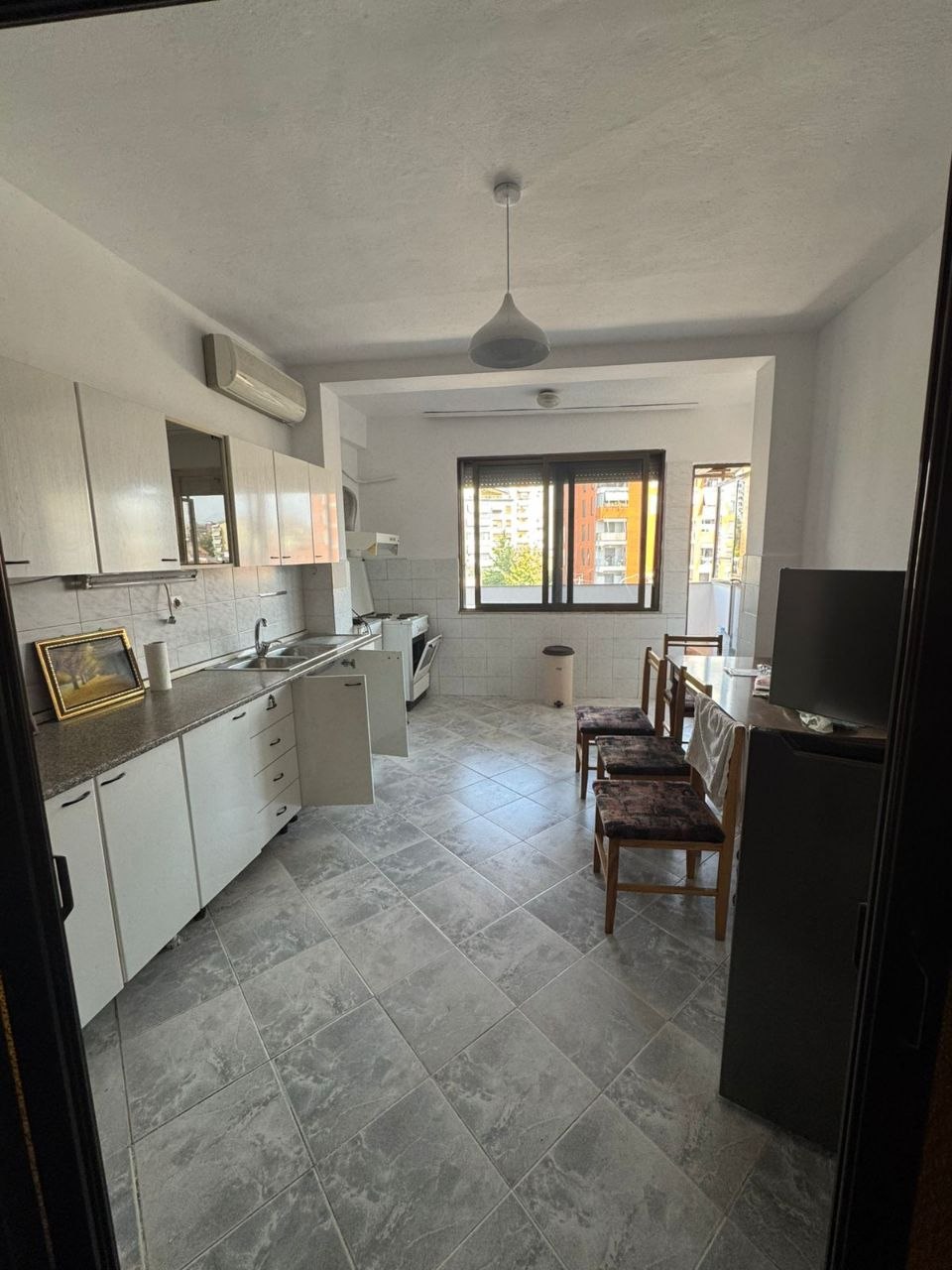 Apartament 1+1 për qera, pranë Stacionit të Trenit, Tiranë.