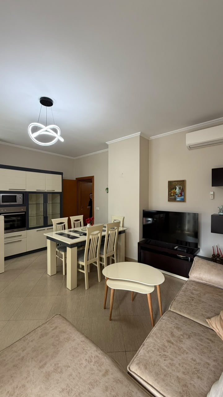 Apartament 1+1 për qera, te rruga Bogdanëve, Tiranë.