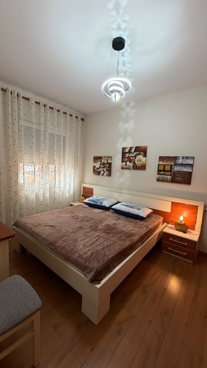 Apartament 1+1 për qera, te rruga Bogdanëve, Tiranë.