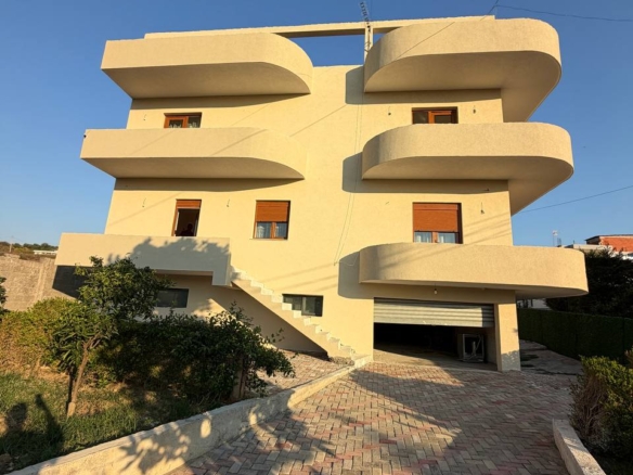 Okazion! Vilë 4-katëshe, në Shkallnur, Durrës.