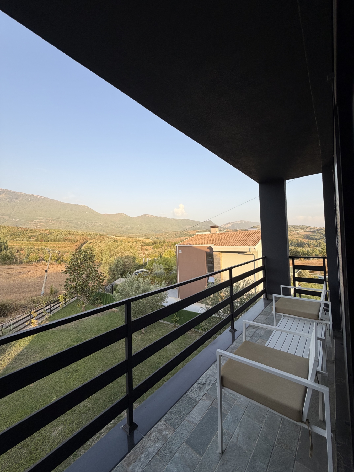 Vilë për shitje, në fshatin Daias, Tiranë.