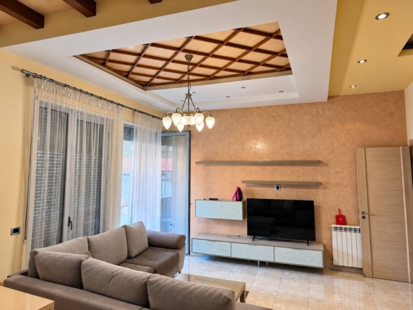 Apartament 2+1 me qera , Pazari i Ri.