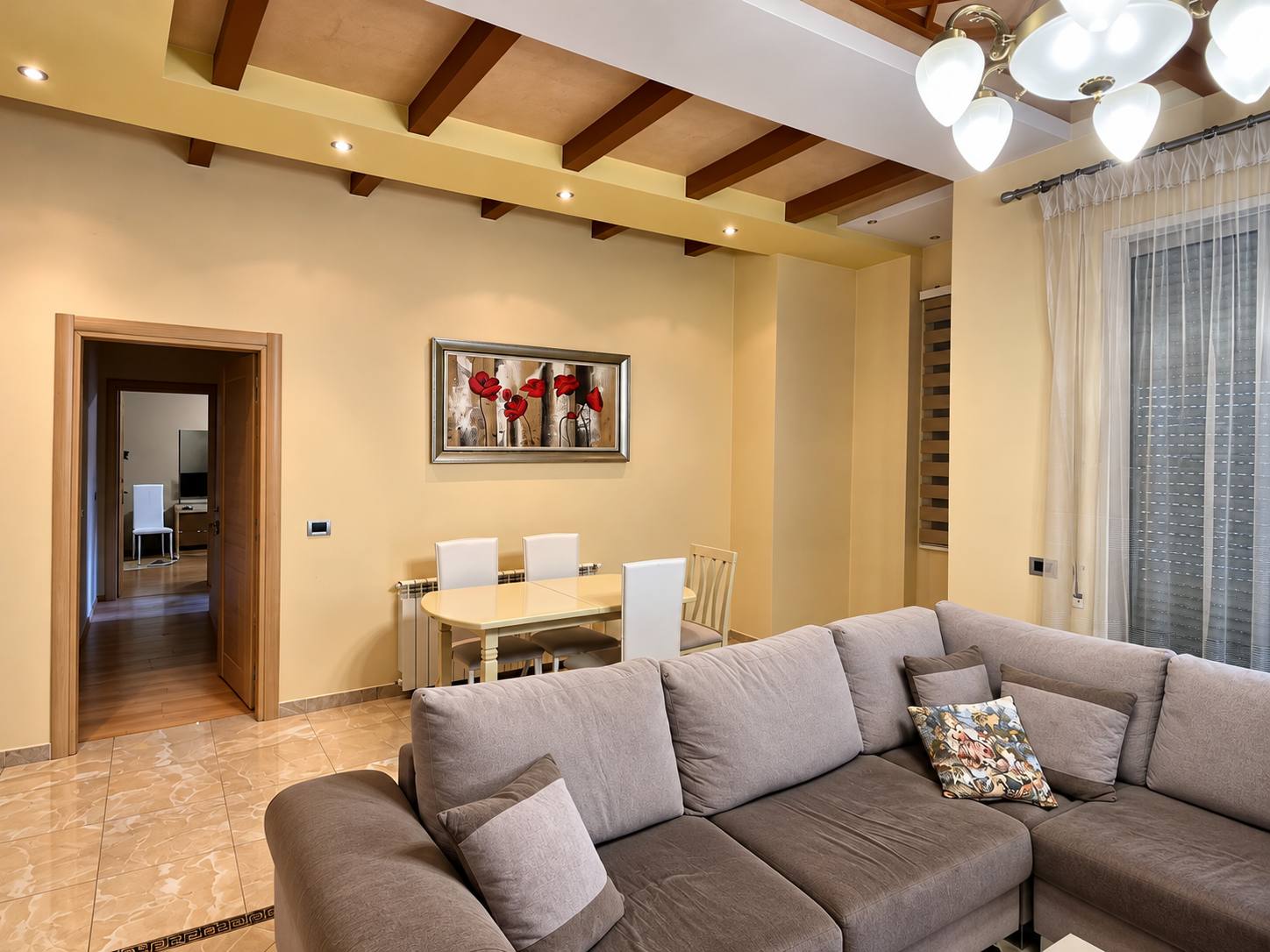 Apartament 2+1 me qera , Pazari i Ri.
