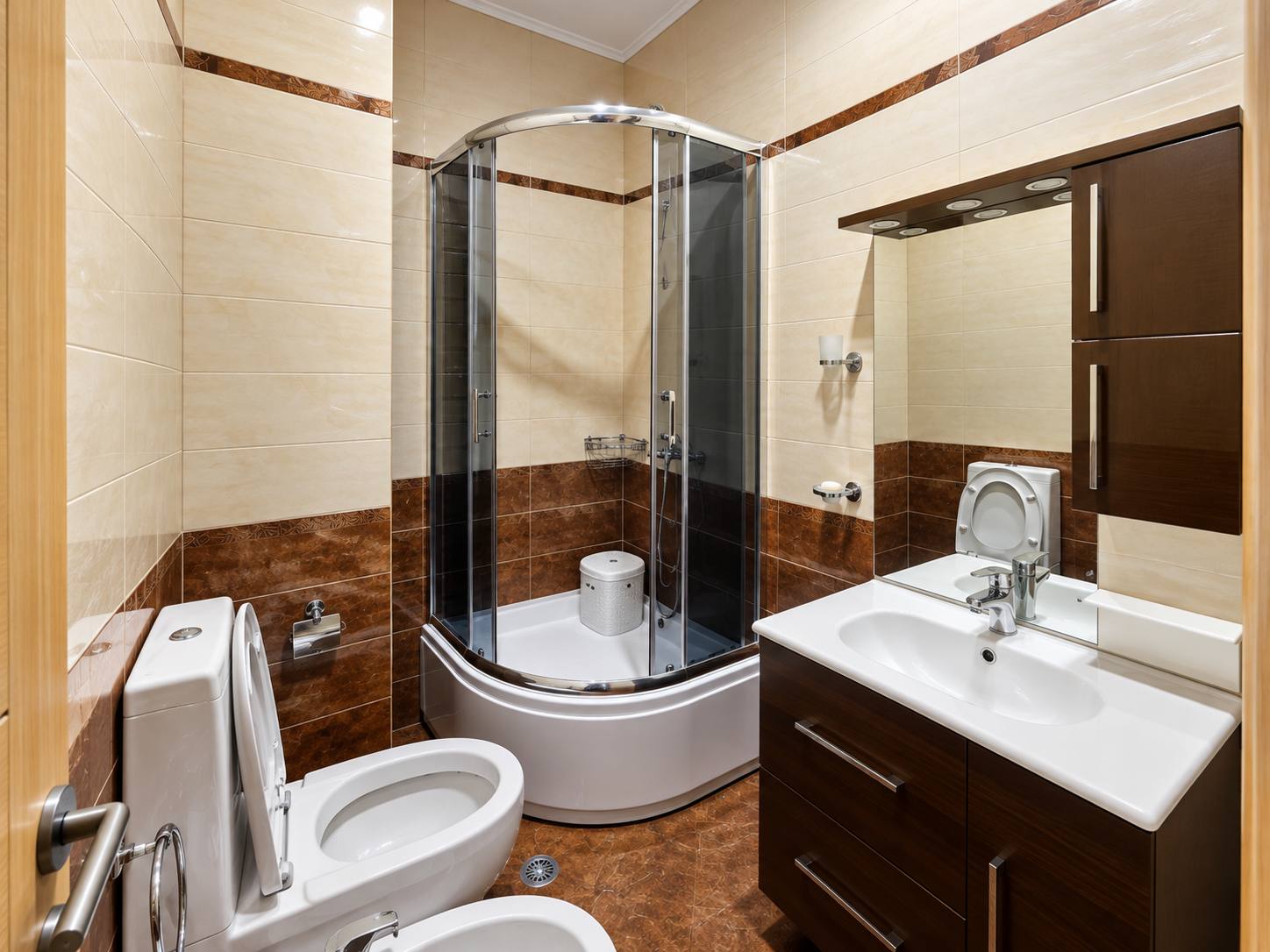 Apartament 2+1 me qera , Pazari i Ri.
