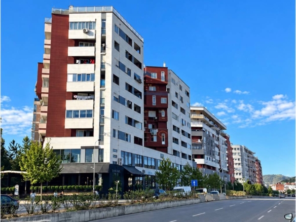 Ambient biznesi për qera, pranë Kompleksit Molla- Astir, Tiranë.
