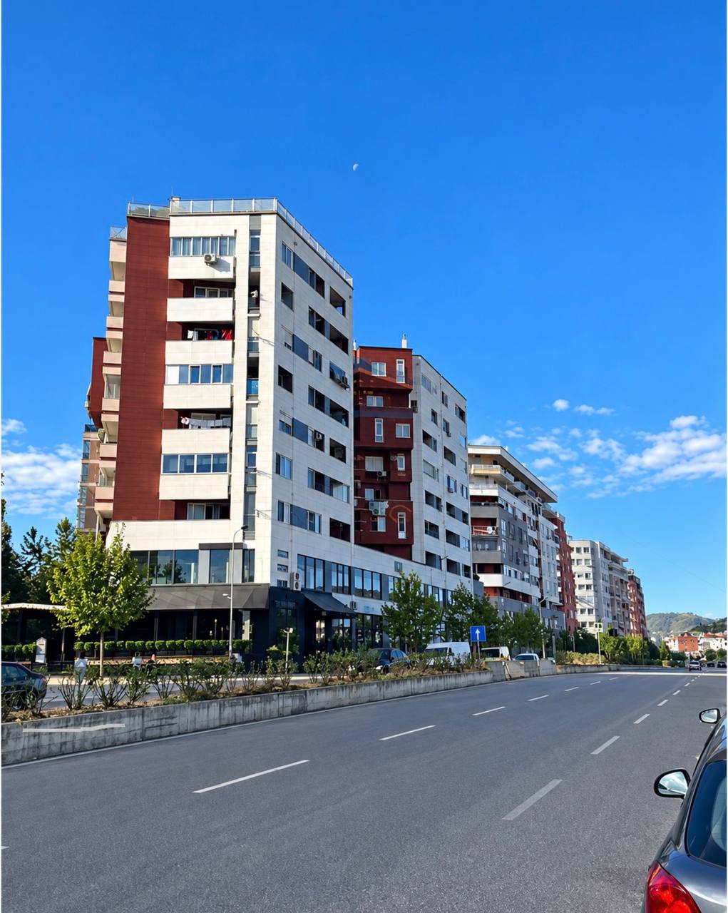 Ambient biznesi për qera, pranë Kompleksit Molla- Astir, Tiranë.