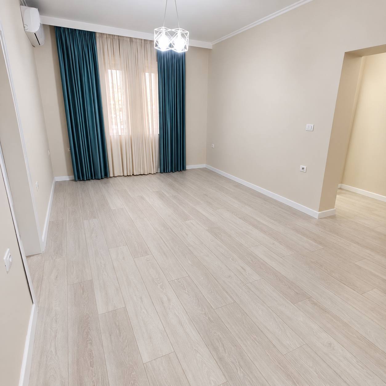 Jepet me qera ambient për zyra ose klinikë, rruga Kavajës, Tiranë.