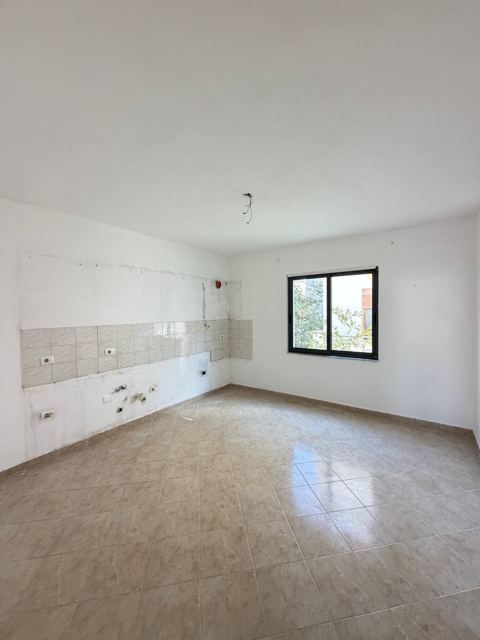 Vilë 2-katëshe për shitje, Lagjja 18, Durrës.