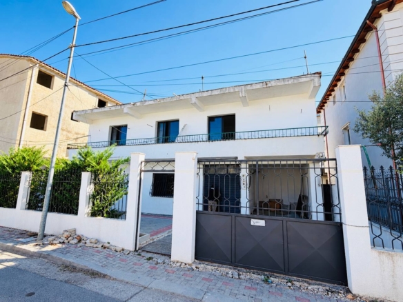 Vilë 2-katëshe për shitje, Lagjja 18, Durrës.
