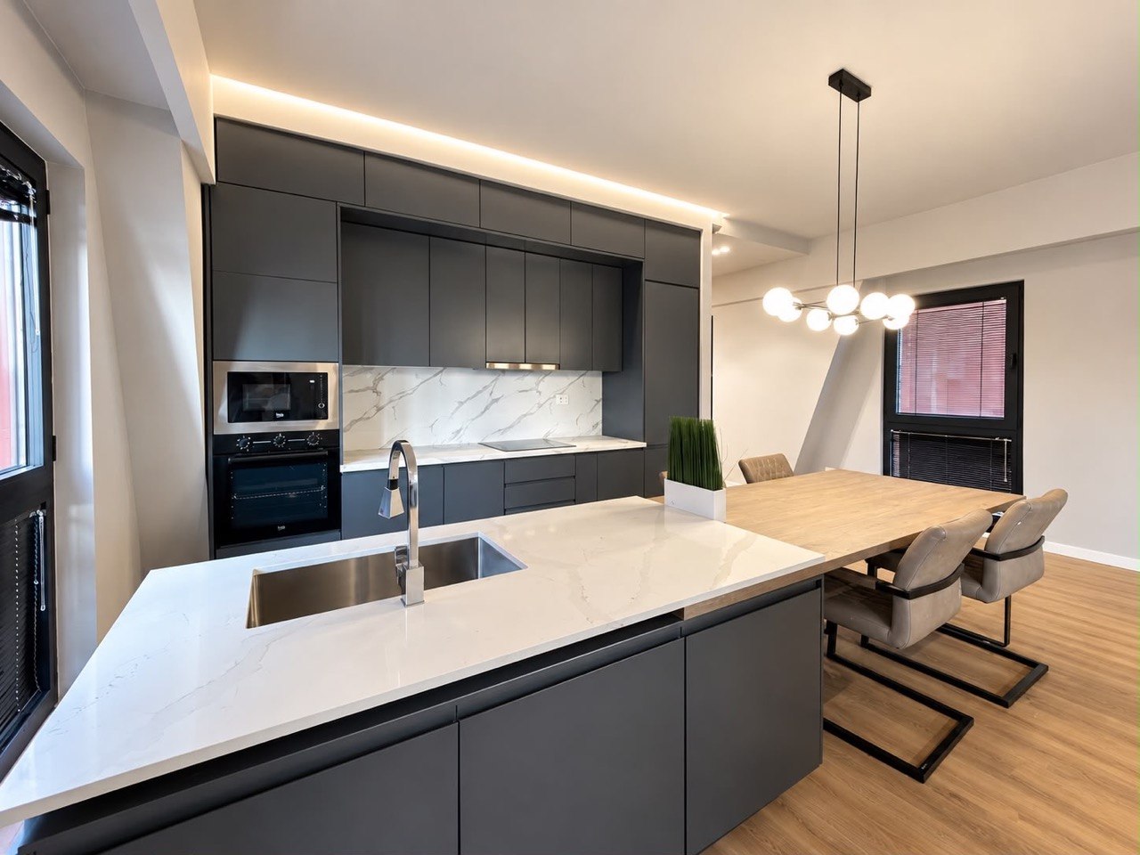 Apartament 2+1 për shitje, në Garden Building, rruga Kavajës, Tiranë.