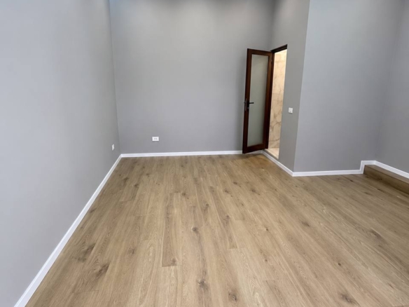 Ambient biznesi për qera, te rruga Kongresi i Manastirit, Tiranë.