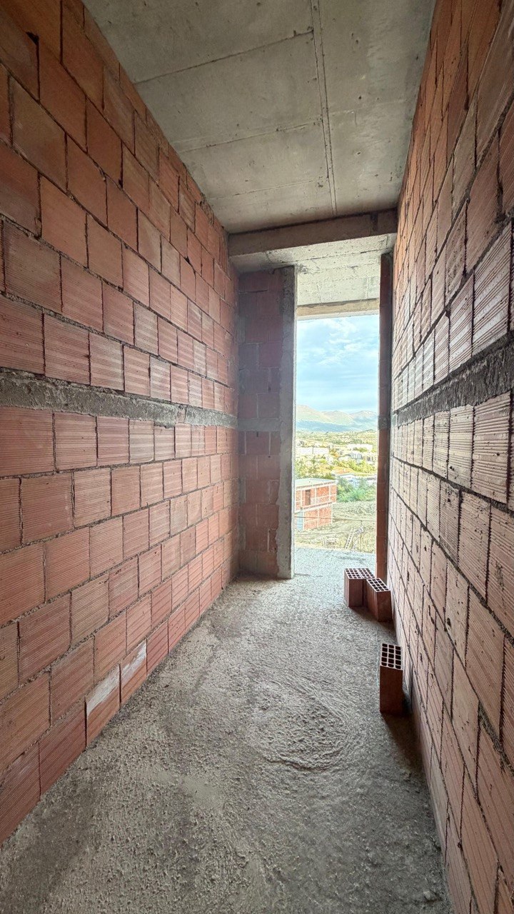 Vilë individuale për shitje, pranë TEG, Tiranë.