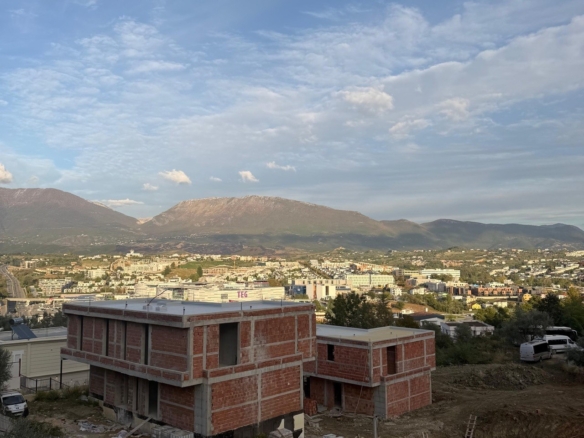 Vilë individuale për shitje, pranë TEG, Tiranë.
