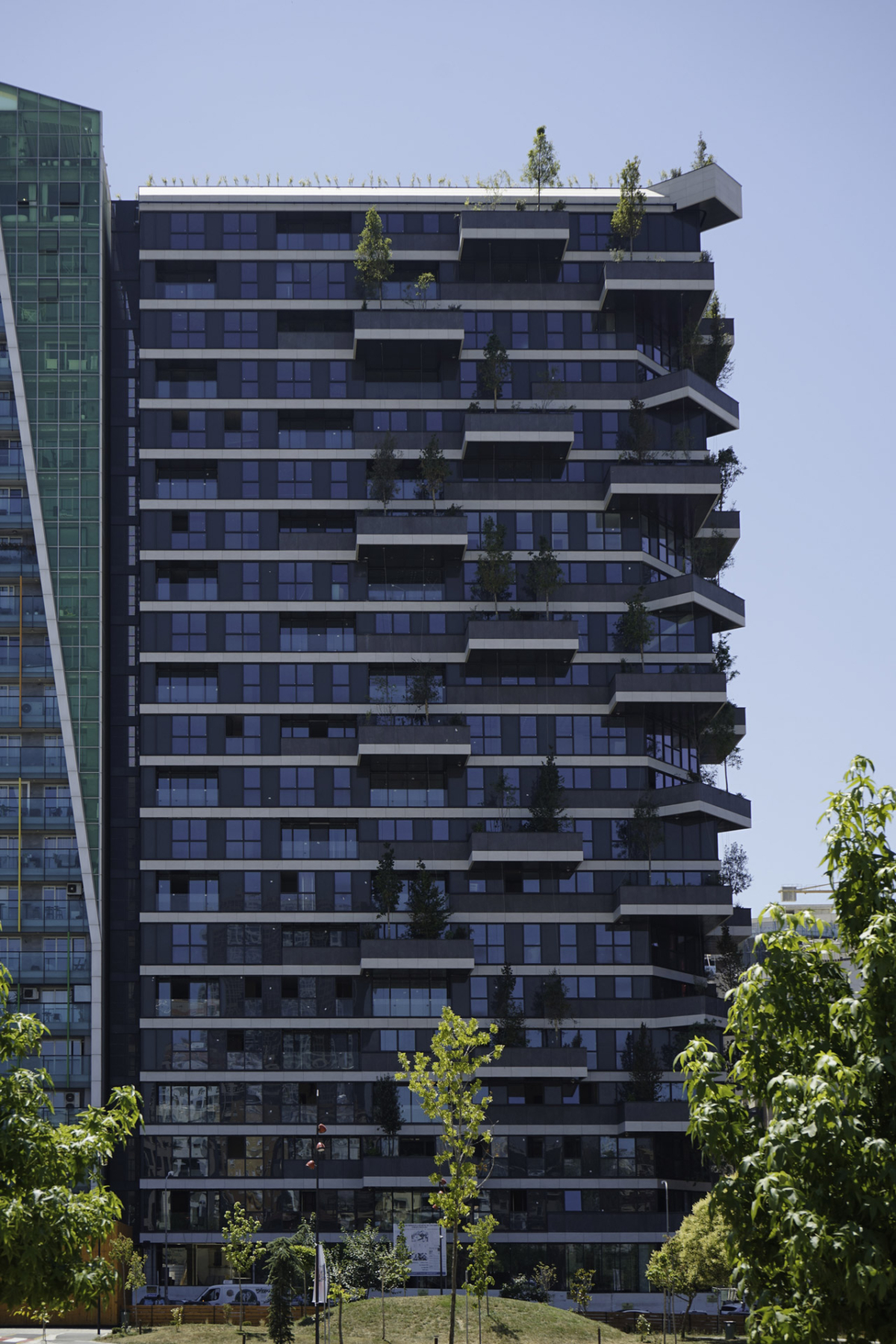 Ambiente për zyra me qera, te Vertical Forest Tirana.